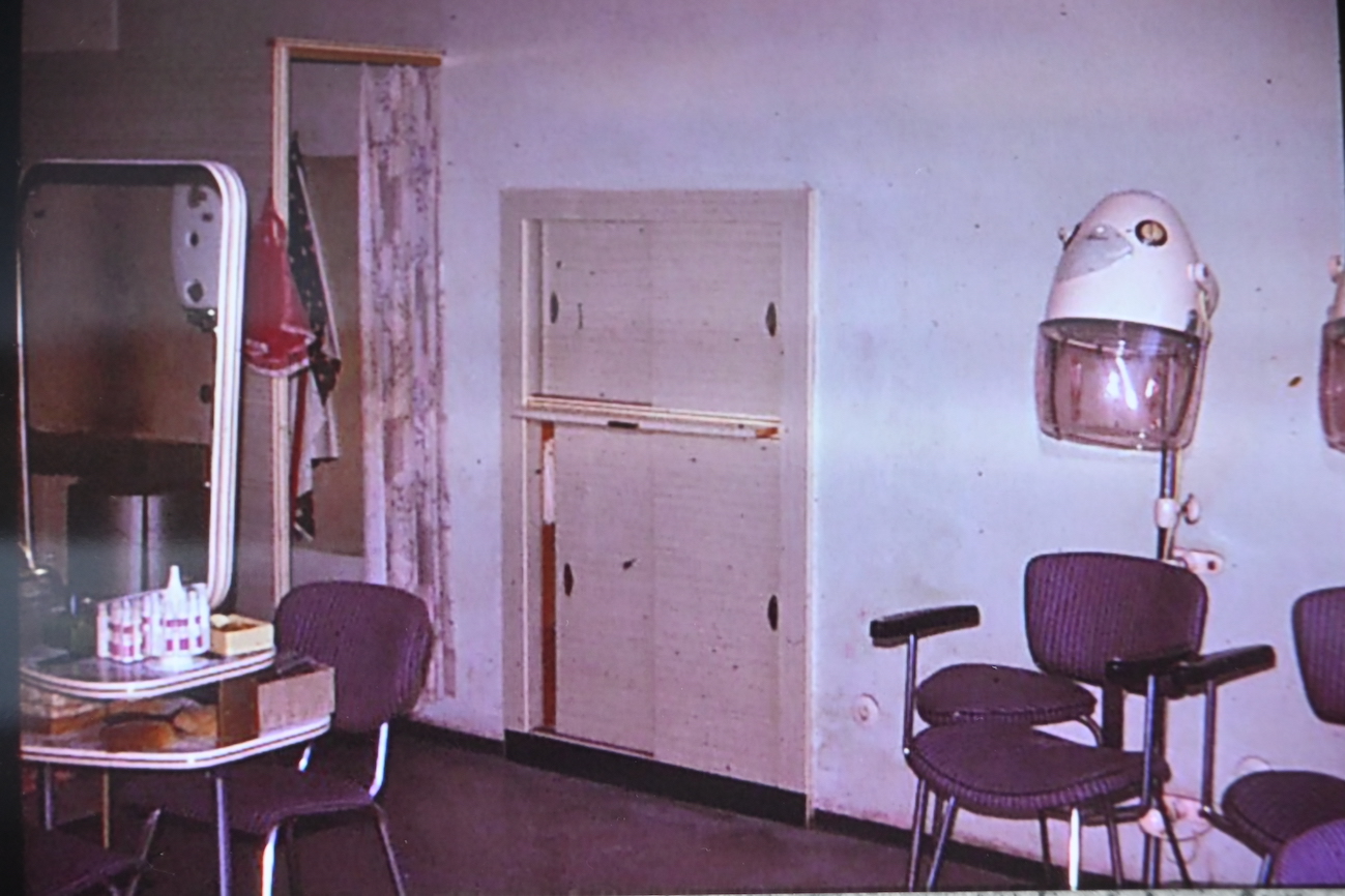 Friseurbereich für Damen im Jahr 1971