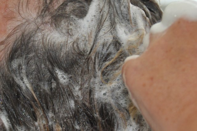 Haare waschen beim Friseur